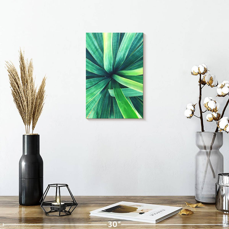 Harnek Plant Close Up, 12" H x 8" W