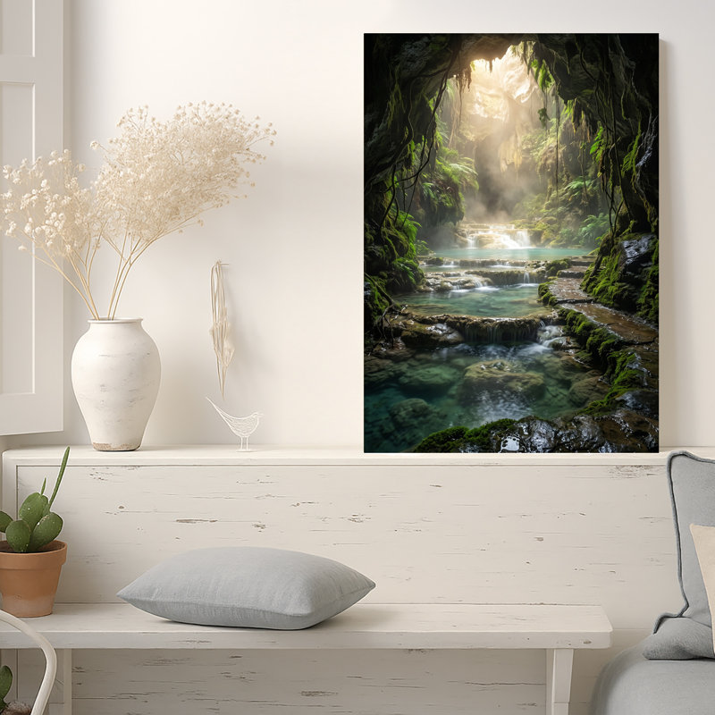 Mossy Rock Cave avec eau turquoise et vignes suspendues, art mural, 24"H x 16"W