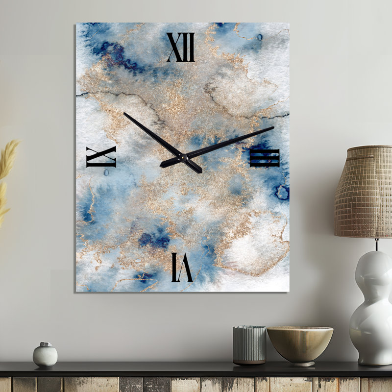 Horloge murale abstraite en métal bleu et or Marble Clouds I, Médium