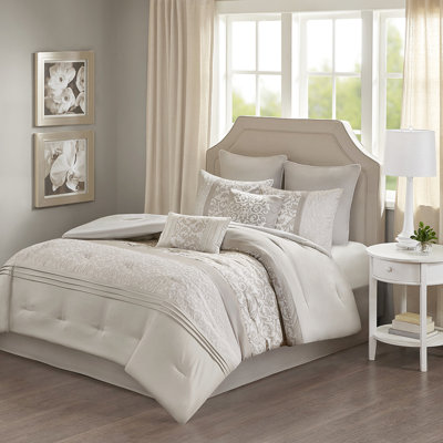 Couette 8 pièces pour lit Queen - Brodé, en microfibre douce