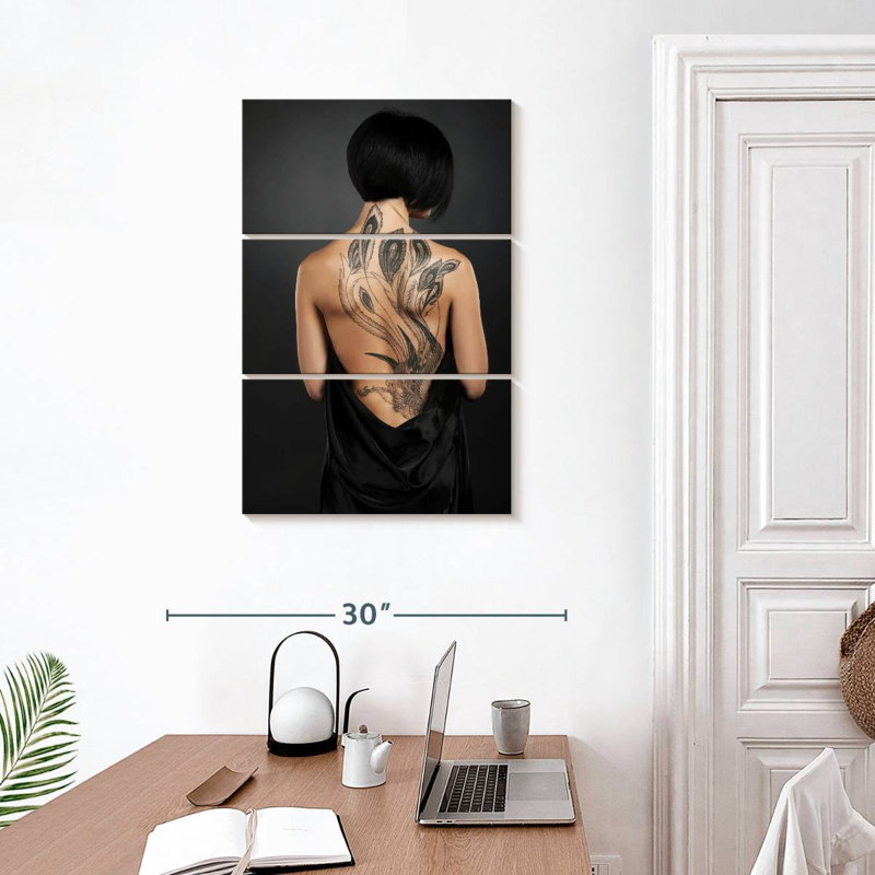 Senne se fait tatouer le dos, H 32 po x l 20 po