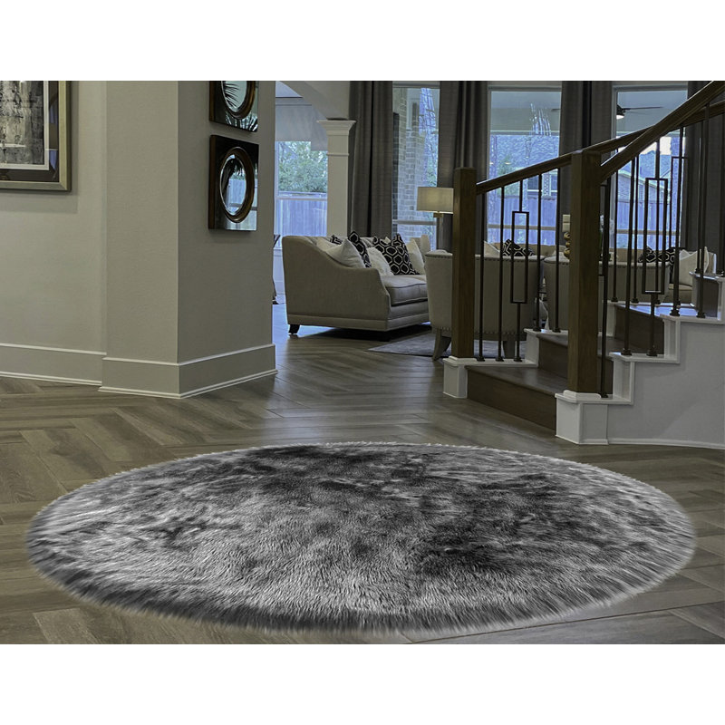 Mar Vista Faux Sheepskin Indoor Rug, Oval 3'6" x 5'6"