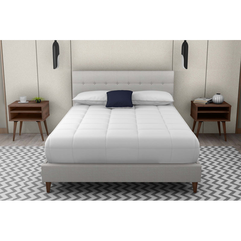Lit tapissier avec 2 tables de chevet, King