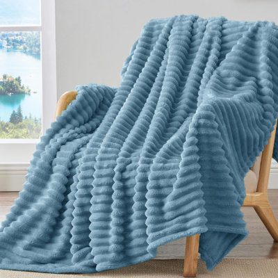 Holiday Plush Lightweight Quilt Blanket, Soft Comforter for Sleep, Travel-Friendly Throw Blanket for Airplane, Sofa, Bedroom & Napping, Compact Multi-Purpose Knee Quilt,Pink(200x230cm)