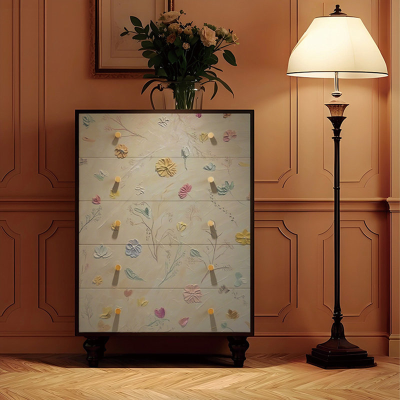 Commode en bois massif de style français