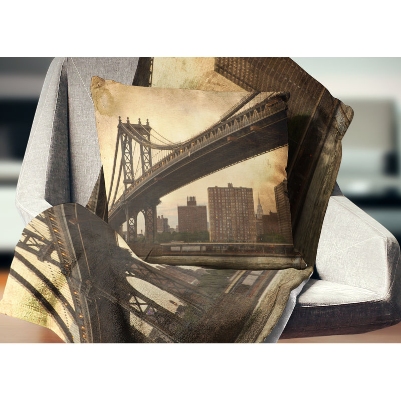 Pont foncé Manhattan - Coussin imprimé paysage urbain, 18 po x 18 po, Coussin décoratif