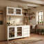 Grande armoire à vin organisant le vin avec portes en verre, tiroirs et crochets-439997053