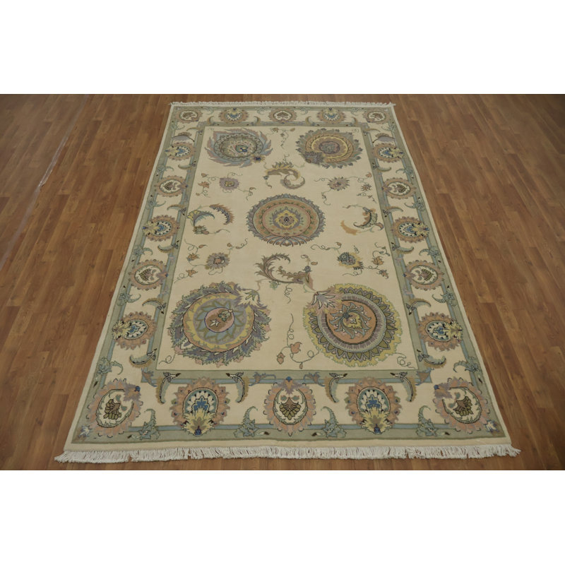 Élégance intemporelle: tapis traditionnel 6 x 10