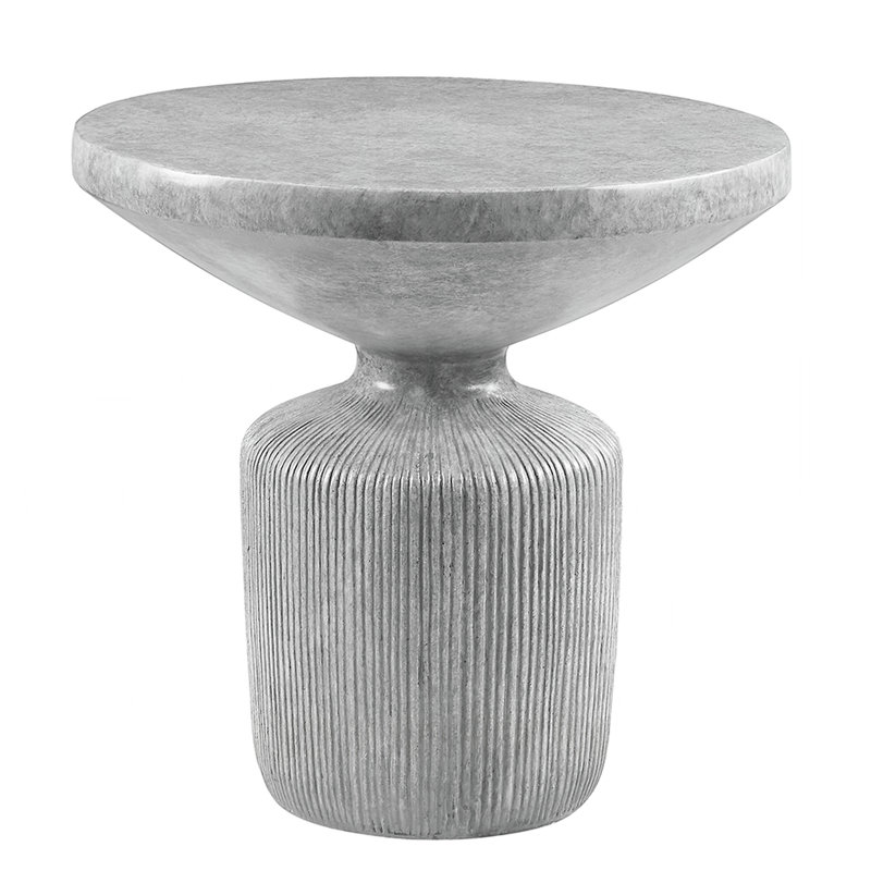 Table de bout contemporaine en ciment gris avec piédestal et structure patinée de 20,89 po de hauteur