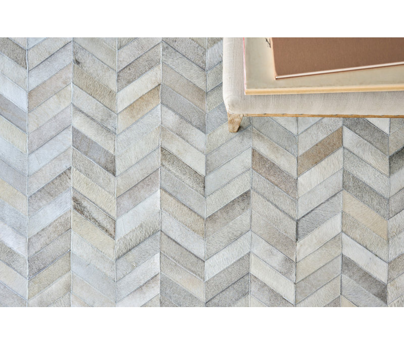 Natural Hide Cowhide Chevron Area Rug, Rectangle 5' x 8'