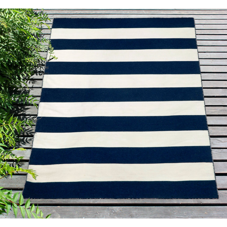 Tapis rayé bleu / blanc tissé à plat à la main Jonathon