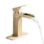 Robinet pour salle de bain à poignée simple en or brossé. Fixé sur le pont pour les éviers. Fabrication en acier inoxydable avec bonde escamotable et trop-plein. Débit d'eau régulé. 1,2 gallon par minute 9/16 po Connexion. 5,9-121598757