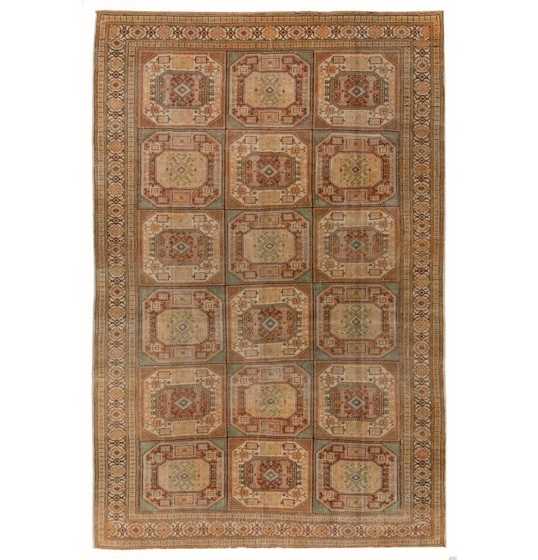 Tapis turc rétro, couleurs discrètes, motif géométrique et motifs tribaux