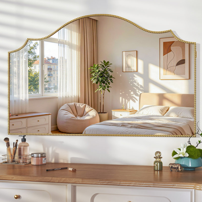 Miroir mural arqué doré, miroir décoratif à cadre métallique orné et festonné pour foyer, salon, entrée, 47"*29"