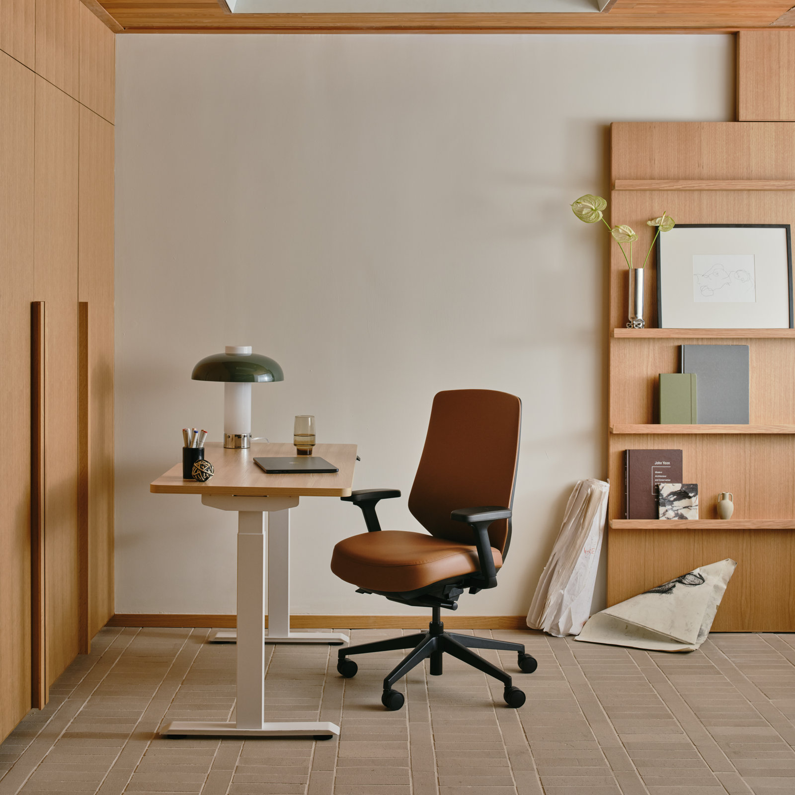 Ergonomic Chair Pro - Vegan Leather, Canyon, Black