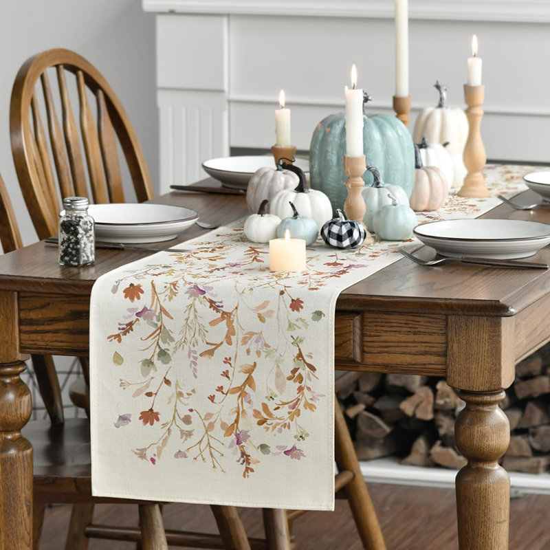 Chemin de table à feuilles florales, fleurs et herbes sauvages, table de salle à manger de cuisine d'automne pour décoration de fête
