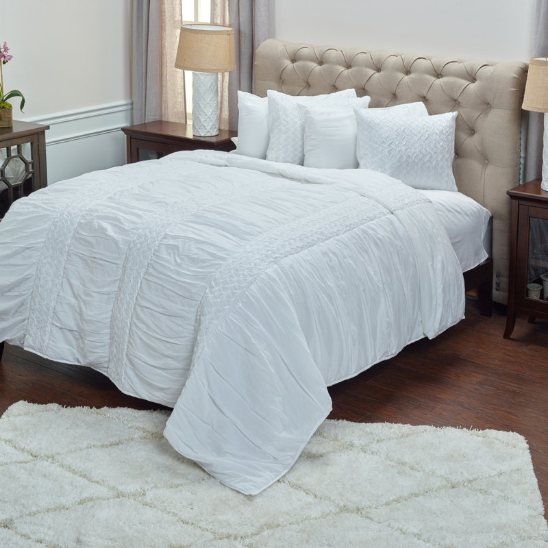 Carly Modern & Contemporary Cotton Quilt, White, Queen