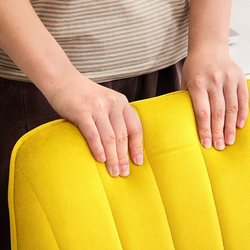 Fauteuil de bureau Ty avec coussin et base dorée, velours jaune vif pour une ambiance luxueuse confortable en jaune ensoleillé, base dorée stable