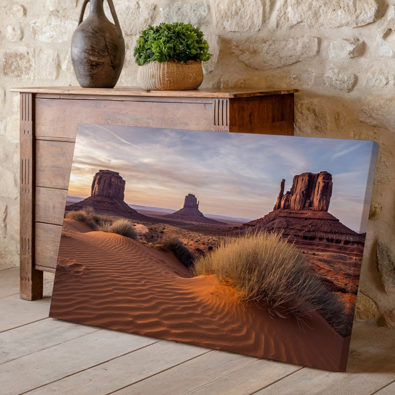 Toile «A Breathtake Desert Landscape At Sunset», art mural majestueux avec buttes de grès et art texturé sur toile Mesas