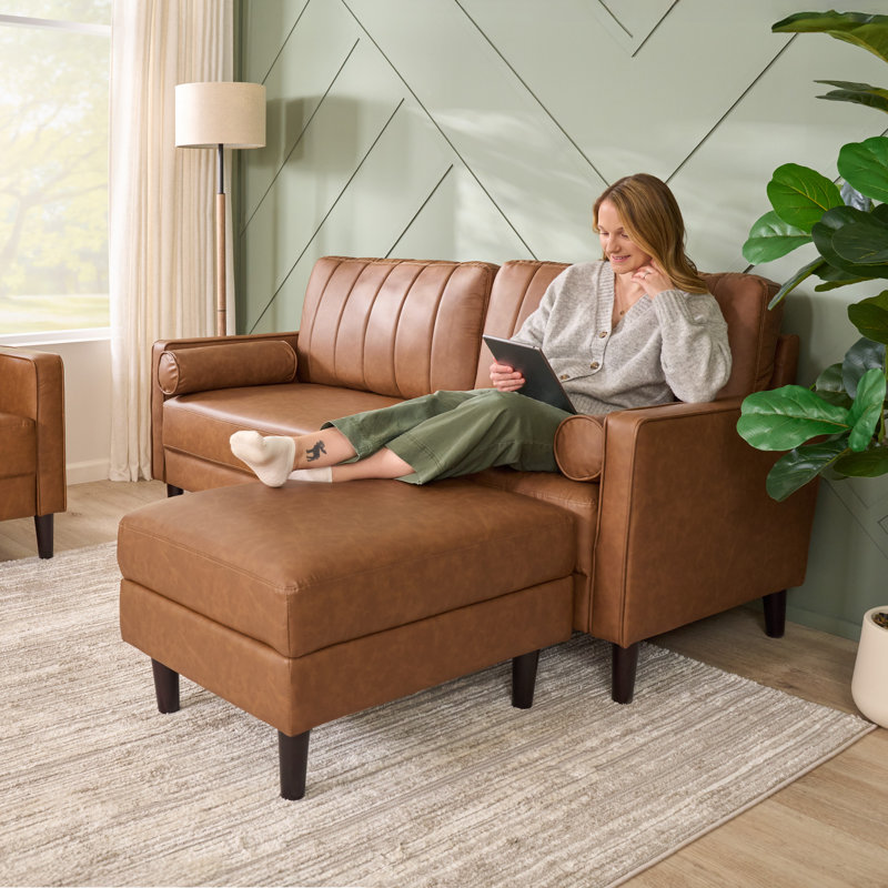 Canapé de 77 W, causeuse de 54 W, fauteuil d'appoint de 32 W et repose-pieds avec rangement