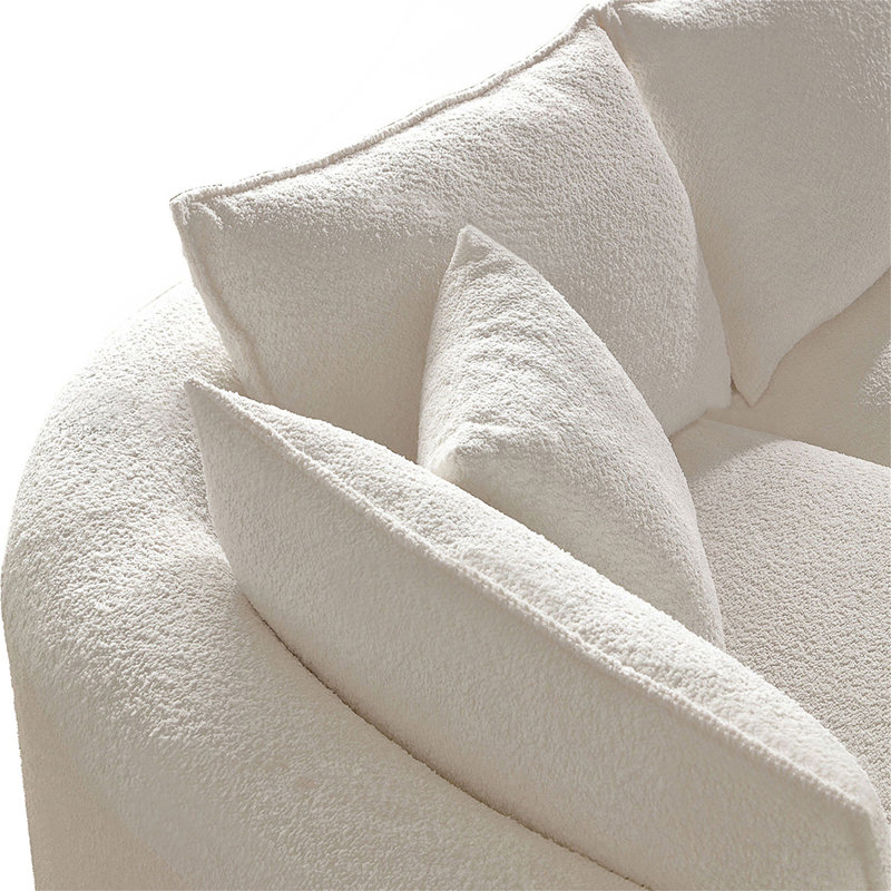 Canapé incurvé avec une forme ingénieuse et des coussins épais et confortables pour la vie moderne