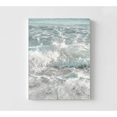 Impression de vagues océaniques: scène de plage côtière apaisante