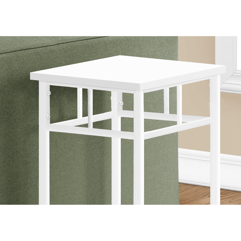 2 tables d'appoint blanches pour le salon, ajoutant un élément moderne en stratifié avec rangement, idéal pour la décoration intérieure