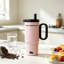 Tambour isotherme à paille isolée avec poignée rose 24 onces Advanced, grande tasse de voyage en acier inoxydable 18/8, convient aux boissons chaudes et froides