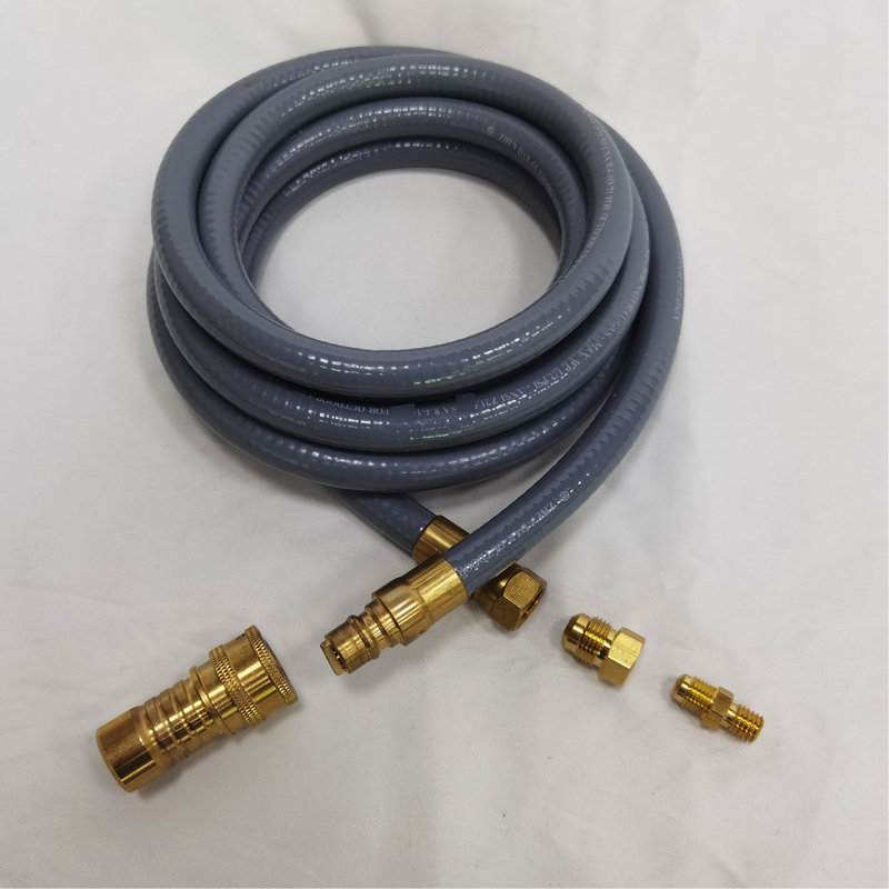 Tuyau bas de 3,65 m avec raccord rapide pour four à pizza et chauffe-eau. Construction en laiton et caoutchouc de haute qualité. Alimentation en gaz sécurisée. Applications sur la terrasse. Compatible avec divers appareils au gaz naturel.