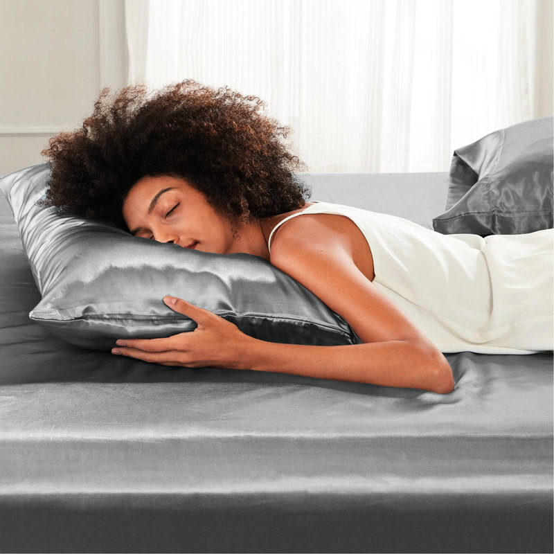 Drap simple gris 100% satin de luxe - froissé, doux pour les cheveux, 1 drap plat l 66 po x L 96 po, housse l 39 po x L 75 po, 4 taies d'oreiller à texture douce,