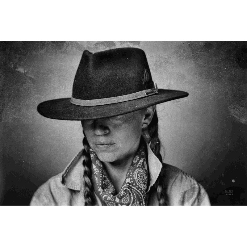 Home On The Range Cowgirl I, H 12 po x l 12 po