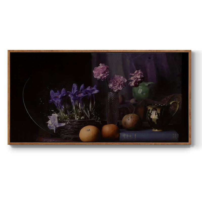 Moody Still Life V - Toile tendue avec châssis encadré, prête à être accrochée, H 21 po x l 41 po, Noyer