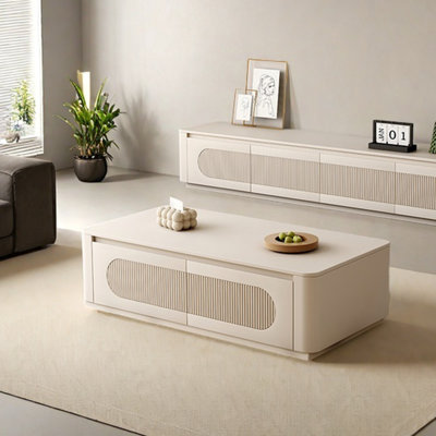 Table basse de style crème avec coins arrondis