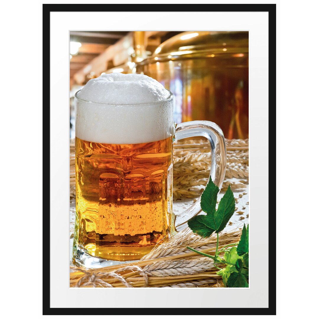 Gerahmtes Poster Frisches Bier mit Hopfen