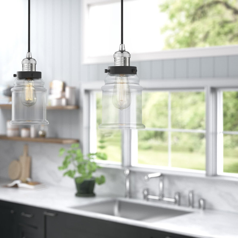 Luminaire suspendu en forme de cloche à 1 lumière Alexandira, Nickel poli et décorations noir mat, Grainé