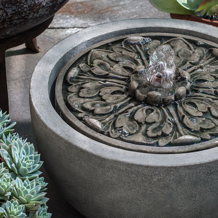 Fontaine de jardin Medallion, Mousse anglaise