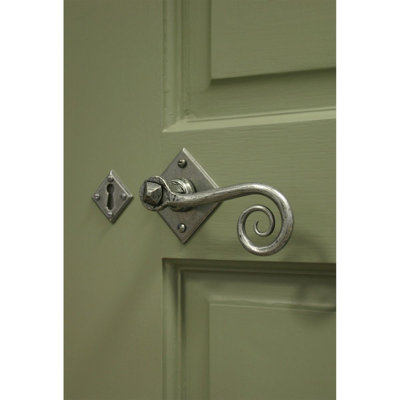 Diamond Escutcheon Rosette