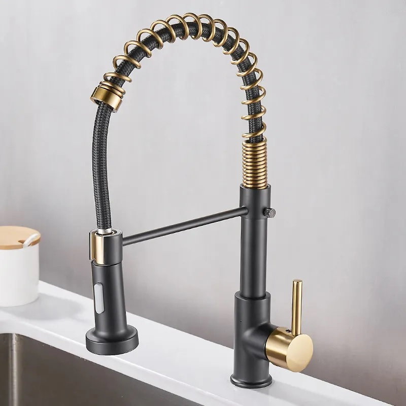 Robinet de cuisine rotatif rétractable à finition noire et dorée Juno, Noir et or