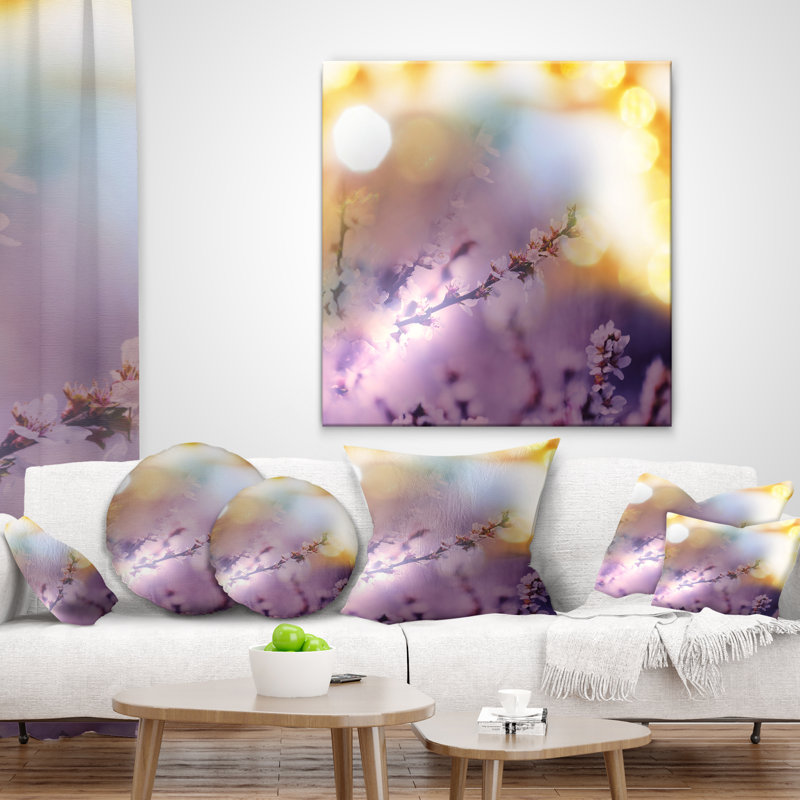 Fleurs de cerisier au jardin printanier - coussin à imprimé floral, 16 po x 1 po, Coussin décoratif
