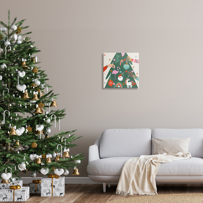 «People Decorating Christmas Tree», art texturé giclée noire par Angela Nickeas, H 17 po x l 17 po x P 1,5 po, Toile tendue