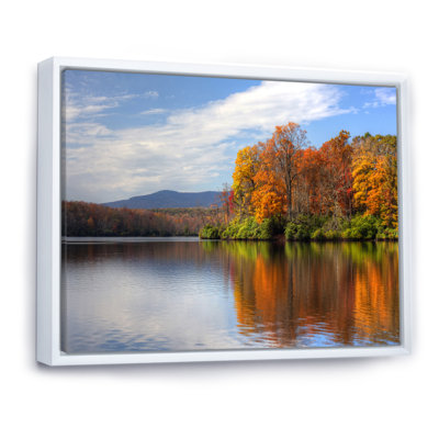 «Autumn Forest By The Late», reproduction sur toile flottante