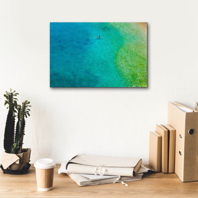 "Solo Swim" par Verne Varona, art mural sur toile par Verne Varona