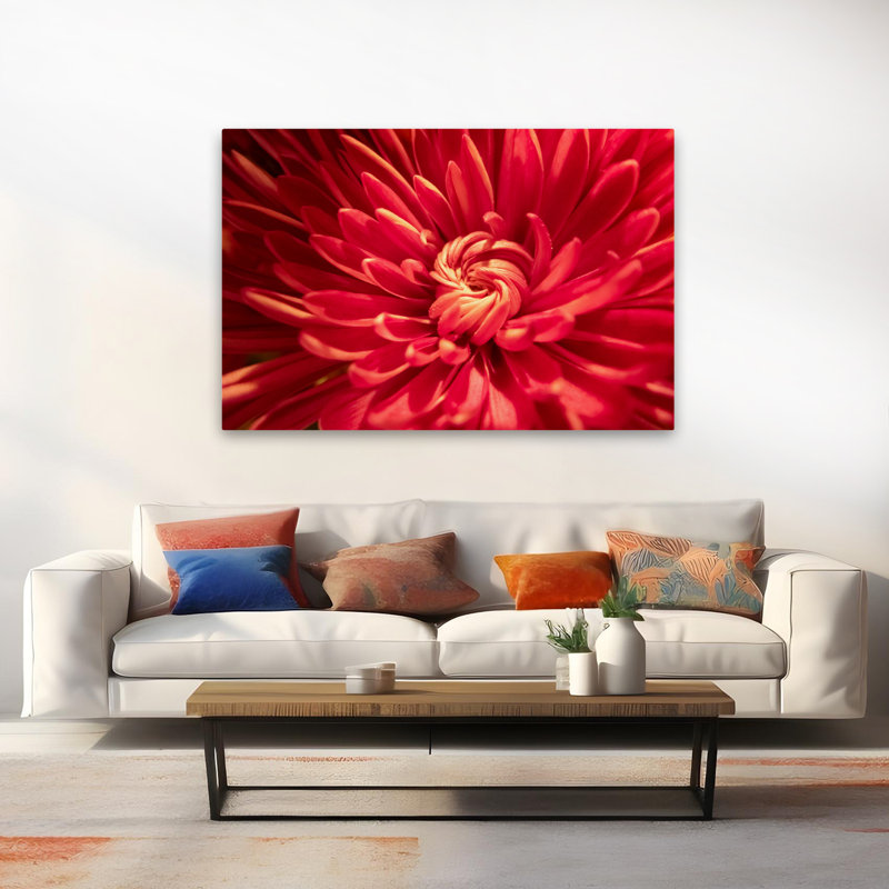 «Red Petal Serenade II», photographie florale et botanique contemporaine, H 60 po x l 40 po