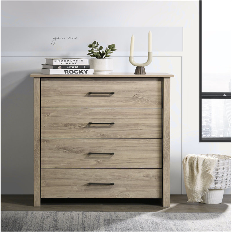 Commode 4 tiroirs en chêne clair avec poignées noires Celeste, Chêne clair