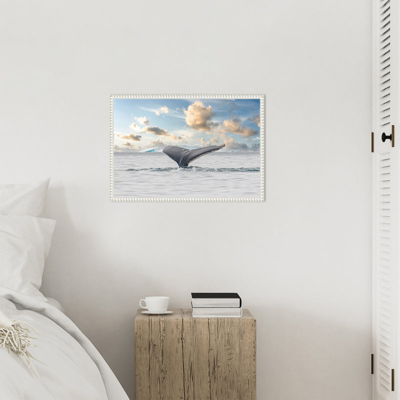 «Antarctica Whale Tail III» par Richard, reproduction d'art sur toile encadrée argentée, H 16 po x l 23 po