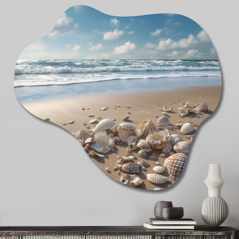«Seaside Seashell Treasures III - Beach Cloud», art mural en métal beige, reproduction d'art asymétrique, H 28 po x l 25 po