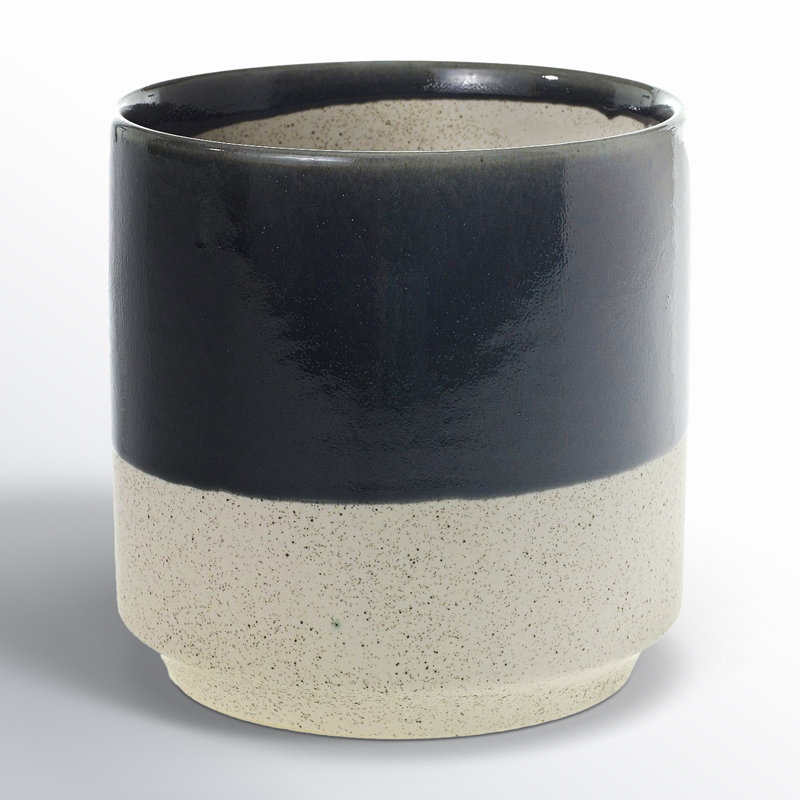 Bia Pot, Noir