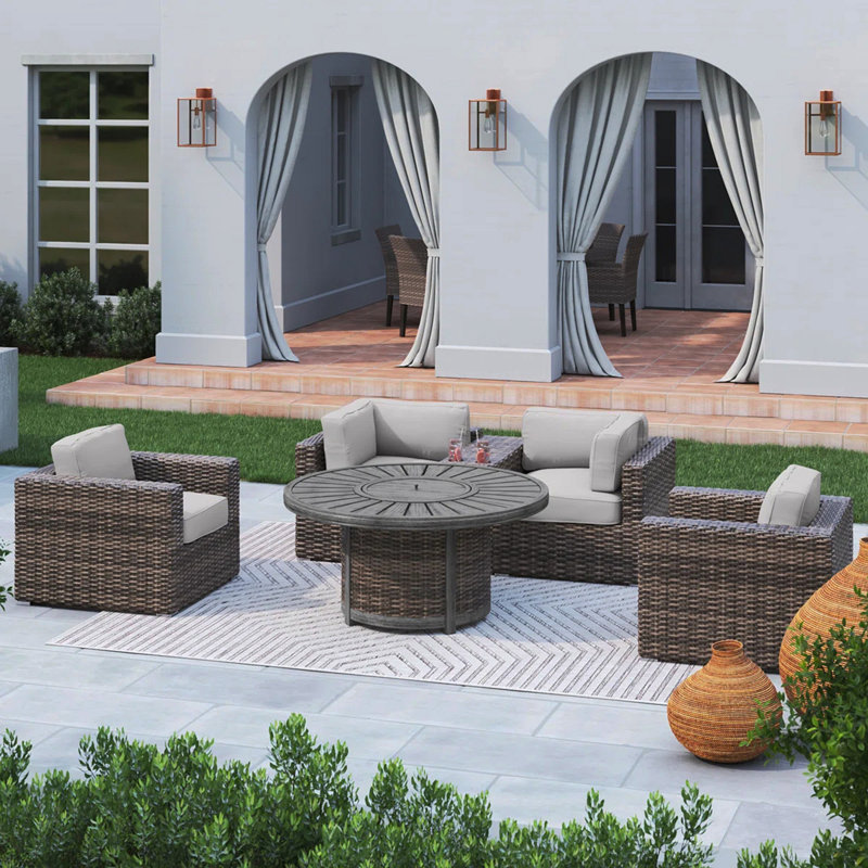 Ensemble de conversation pour 4 avec coussins de patio entièrement assemblé