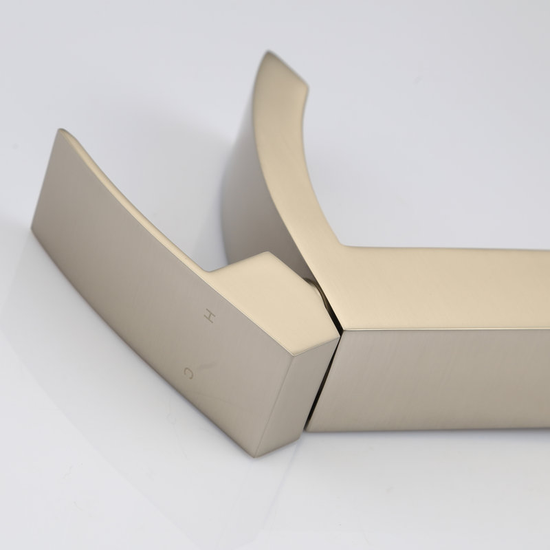 Robinet moderne pour lavabo de salle de bain à un seul trou Urbana, Nickel brossé