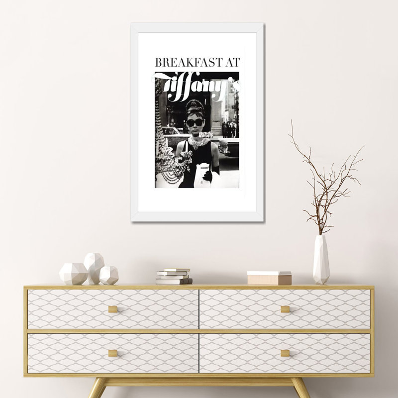 Impression de Tiffany classique Audrey Hepburn par radio days, H 24 po x l 16 po x P 1 po, Papier encadré blanc, Blanc